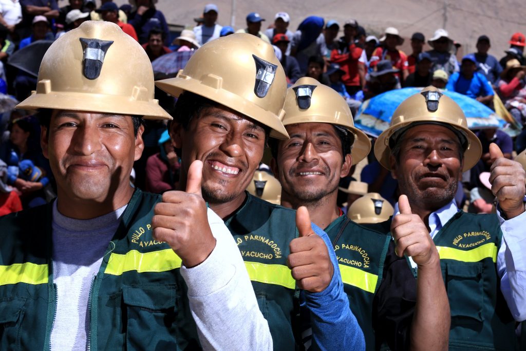 Grupo de mineros de Pullo Parinacocha en Ayacucho