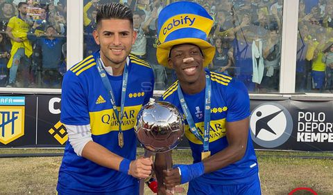 Zambrano y Advíncula celebrando título ganado con Boca