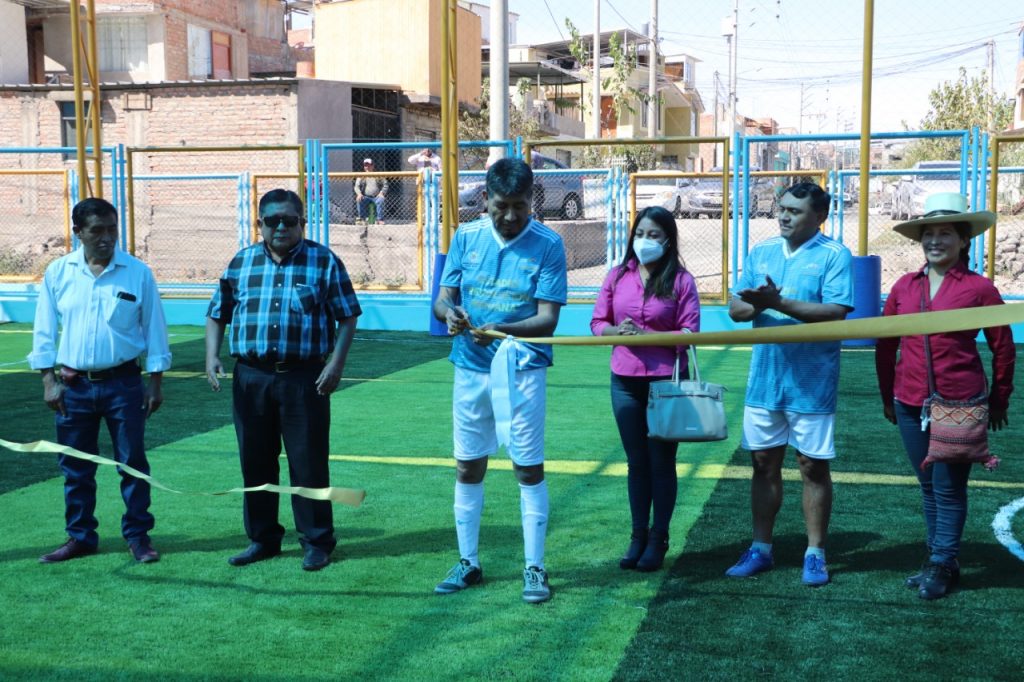 El alcalde distrital de Mariano inauguró renovadas instalaciones del complejo deportivo ubicado en el Pueblo Joven Santo Domingo. 
