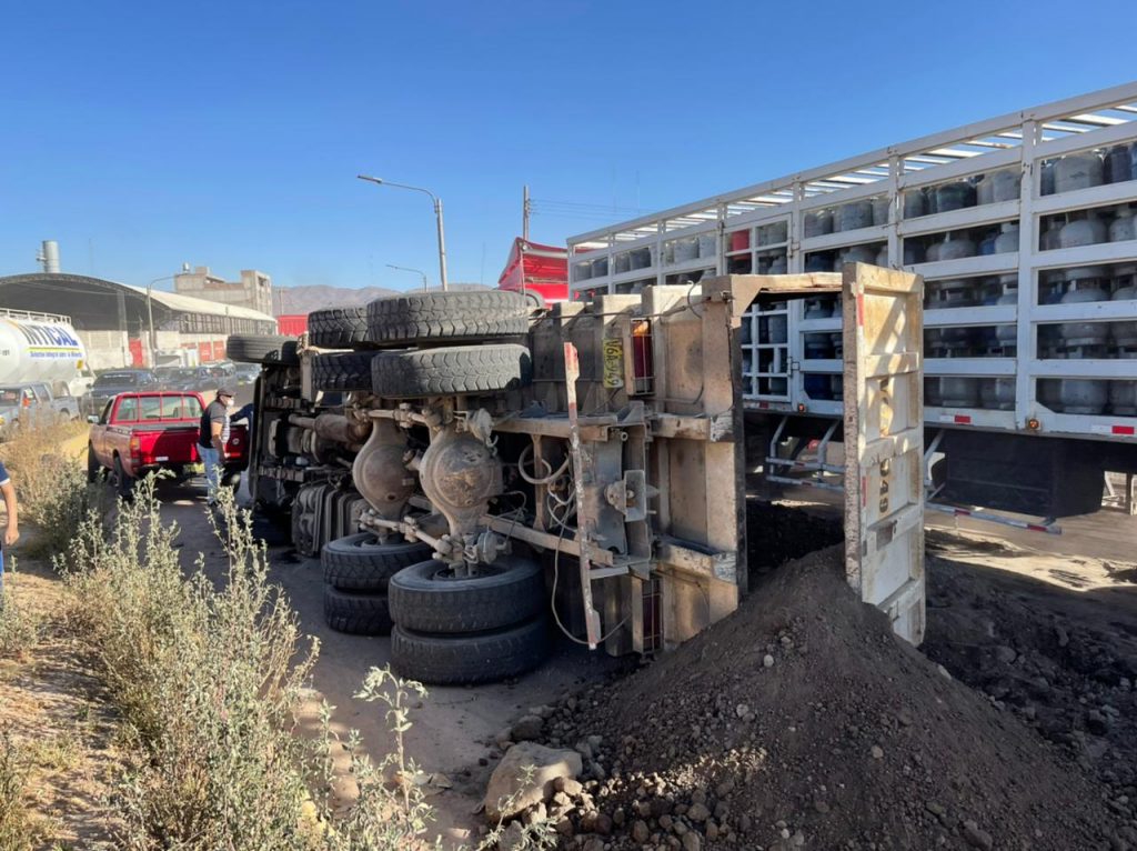 Debido al desafortunado accidente del camión, la fluidez del tránsito de la vía Evitamiento de Arequipa se vio afectada.