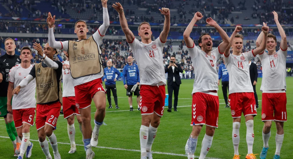 Foto: UEFA Nations League - Seleccionado danés celebrando la victoria sobre Francia en el Stade de France 