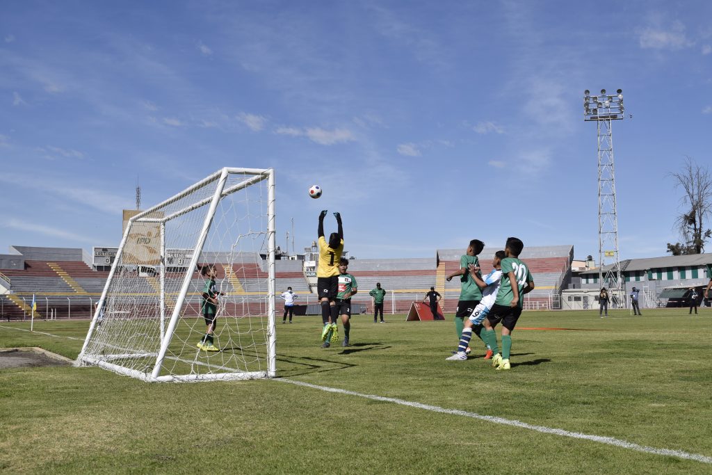 Foto HBA Noticias - Momentos del partido entre Bolivia 2022 y Gambetitas del Chaco.