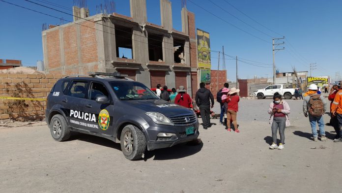 Obrero fallece al chocar su vehículo con una casa en la autopista Arequipa - La Joya