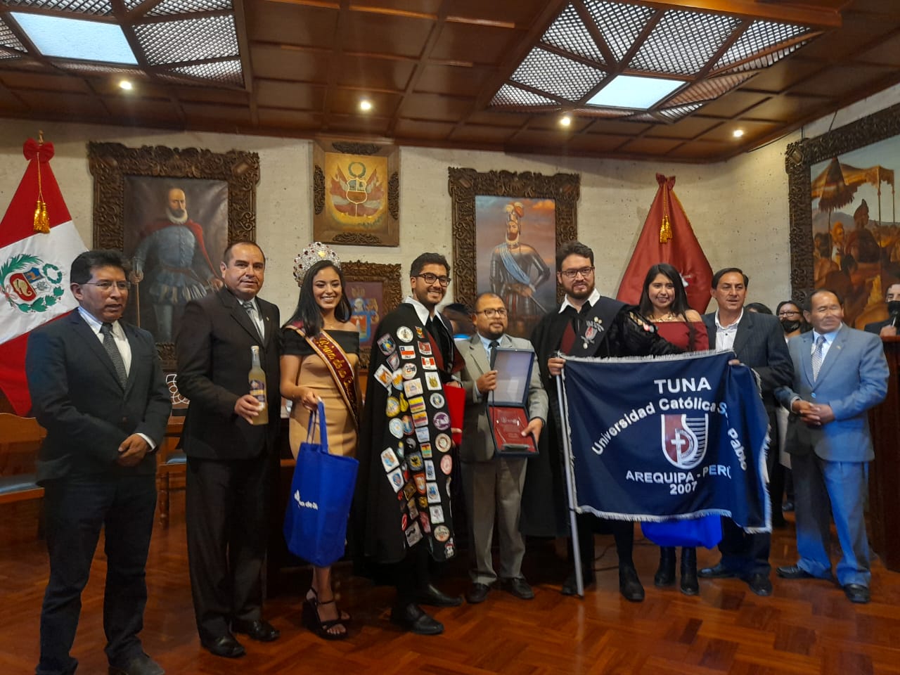 Delegaciones de Tunas siendo reconocidas. Foto HBA Noticias