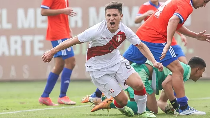 Foto: FPF - Catriel Cabellos marcando su primer gol con Perú SUB 20 en un amistoso ante Chile.