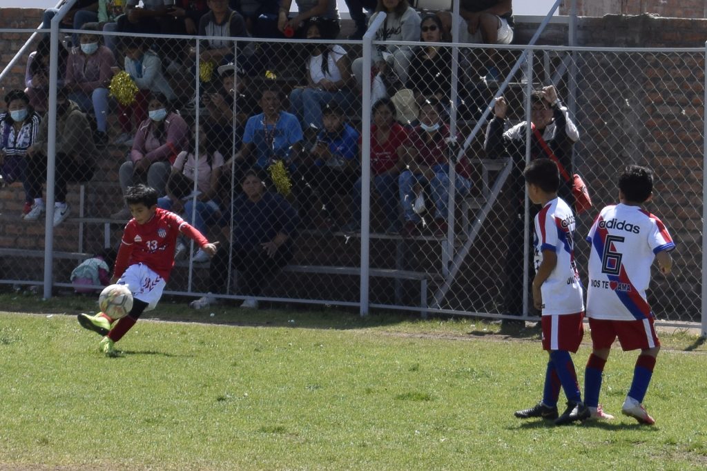 Alcides Carrión y C. L. Sport de Miraflores, disputarán la gran final de la categoría en el Torneo Creciendo por el Fútbol. 