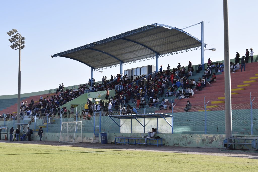 El público presente para presenciar la final provincial del fútbol femenino.
