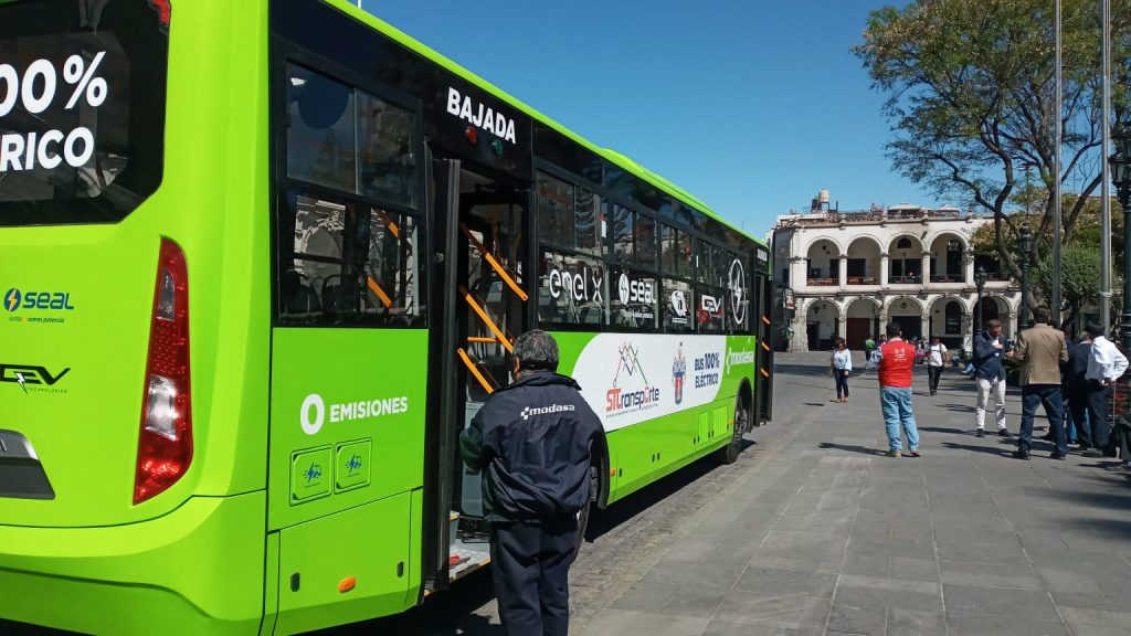 Primer bus eléctrico del SIT de Arequipa.