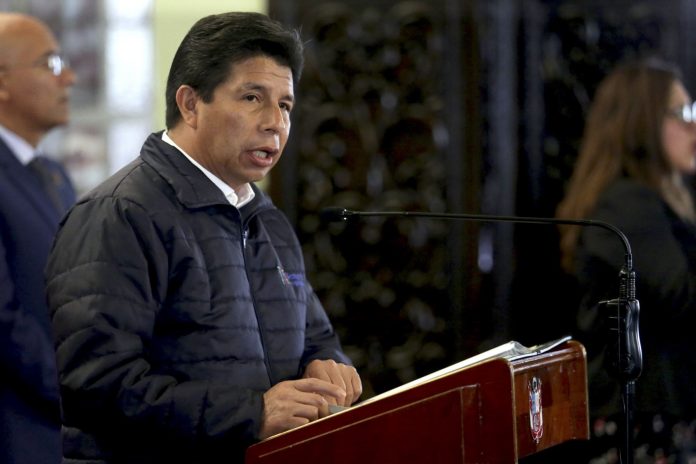 En medio de una crisis política, con seis denuncias por corrupción el presidente del Perú, Pedro cumple 53 años.