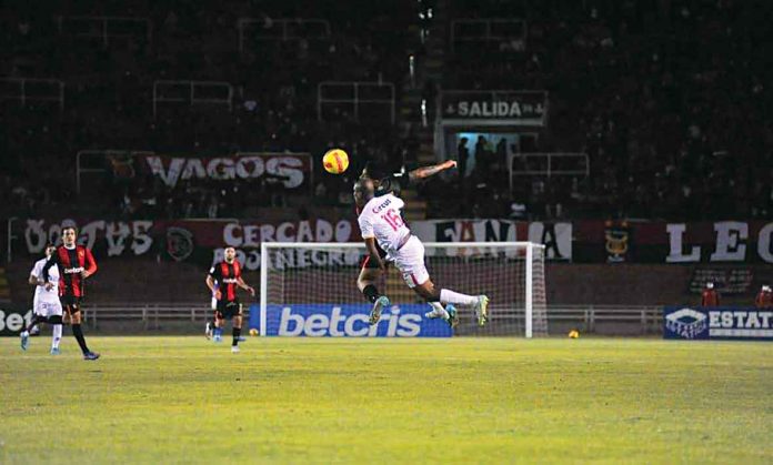 FBC Melgar ante Atlético Grau en Arequipa.