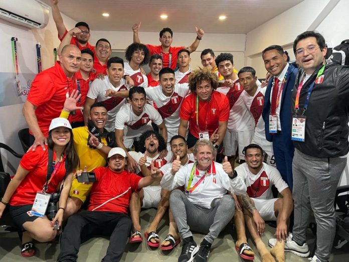 Celebraciones de la Selección Peruana luego de su triunfo en el Sudamericano de Asunción.