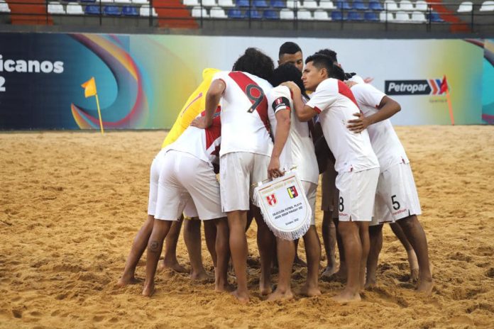 Imagen protocolar de la Selección Peruana de Fútbol Playa previo a su triunfo ante Venezuela.