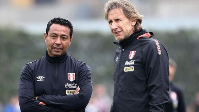 Nolberto Solano junto a Ricardo Gareca en las prácticas de la Selección.
