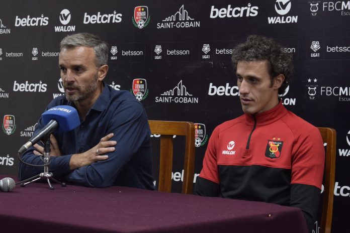 Pablo Lavallén y Horacio Orzán en la conferencia de prensa luego del partido con Alianza Atlético.