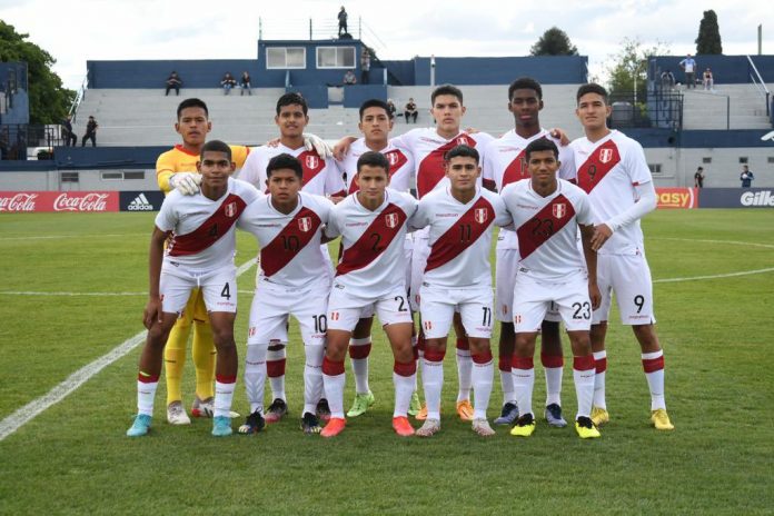 Equipo titular de la Selección Peruana SUB-17 ante Uruguay en la segunda fecha del cuadrangular en Argentina.