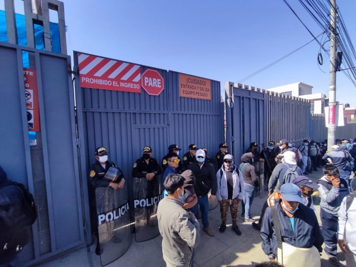 Arequipa: Obreros de construcción civil denuncian despidos arbitrarios en obras de edificación en la UNSA