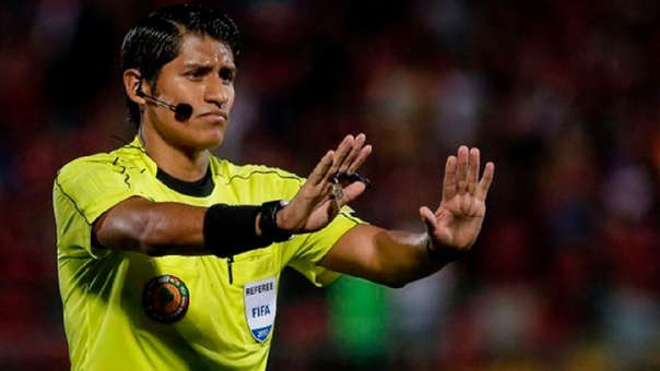 Michael Espinoza será el árbitro de la primera final en Arequipa.