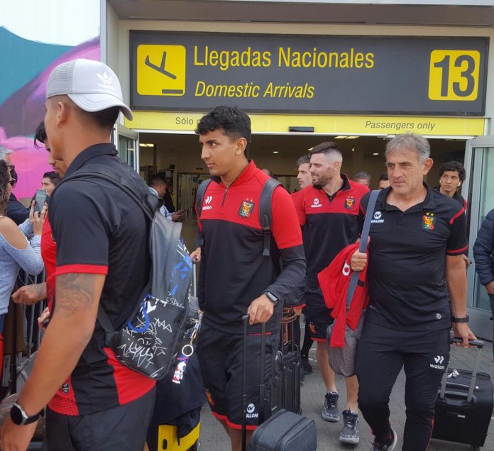 Jugadores de Melgar arribaron al aeropuerto internacional Jorge Chávez de Lima.