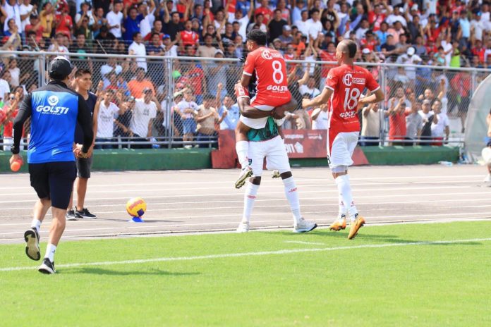 Con goles de Álvaro Medrano y Kelvín Sánchez, Unión Comercio sacó una importante ventaja de local.