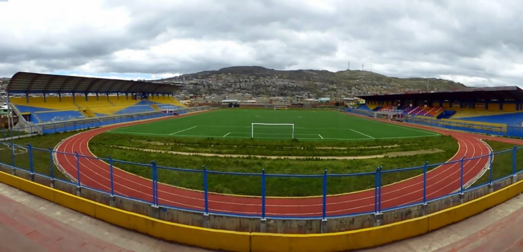 El estadio Daniel Alcides Carrión de Cerro de Pasco, está ubicado a 4378 msnm, siendo el recinto deportivo a con más altura en el mundo. 