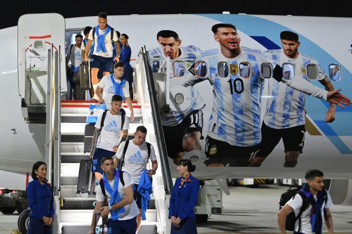 Selección Argentina llegó a Catar para disputar la Copa del Mundo.
