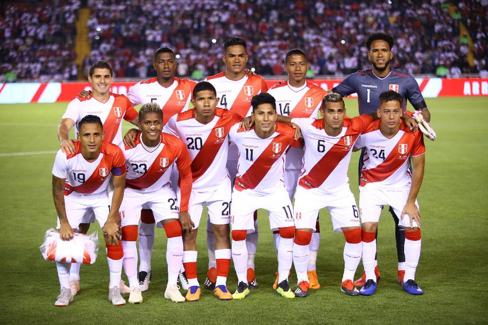 Equipo titular de la Selección Peruana en su último partido disputado en la UNSA.