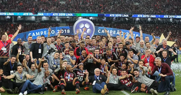 Foto: AFP - Con Tiago Nunes como DT, Atlético Paranaense llegó a ser campeón de la Copa Sudamericana en 2018.