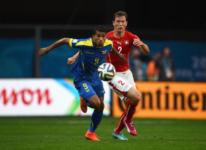 Joao Rojas disputó algunos minutos ante Suiza en el Mundial Brasil 2014.