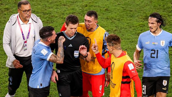 El juez Daniel Siebert fue muy cuestionado luego del partido que dejó eliminada a la Selección Uruguaya en fase de grupos.