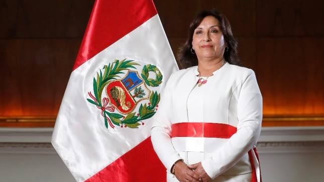 La exministra, Dina Boluarte juramentó en el Congreso como nueva presidenta de la República del Perú.