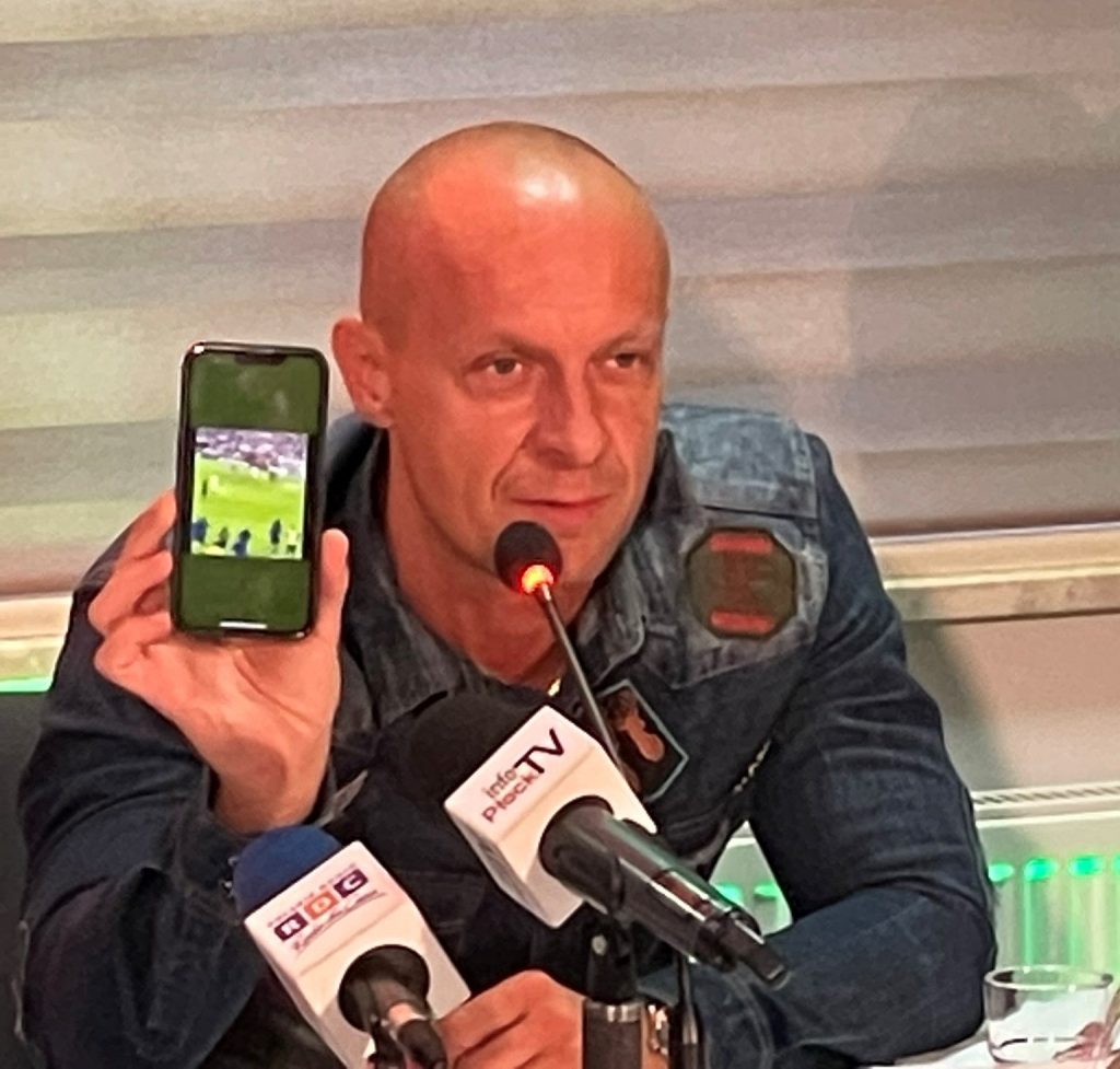 Szymon Marciniak, árbitro en la final del Mundial, se defendió de la prensa francesa que tuvo muchas críticas por su actuación. 