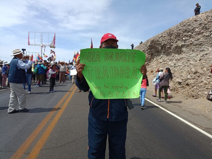 Majes: Manifestantes llegaron al Alto Siguas y bloquearon la Panamericana Sur km 921.