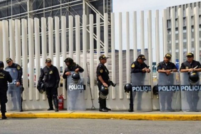 Lima: Policía resguarda Aeropuerto Jorge Chávez ante posibles manifestaciones