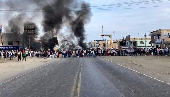 La Libertad: Manifestantes bloquean la Panamericana Norte en la provincia de Virú