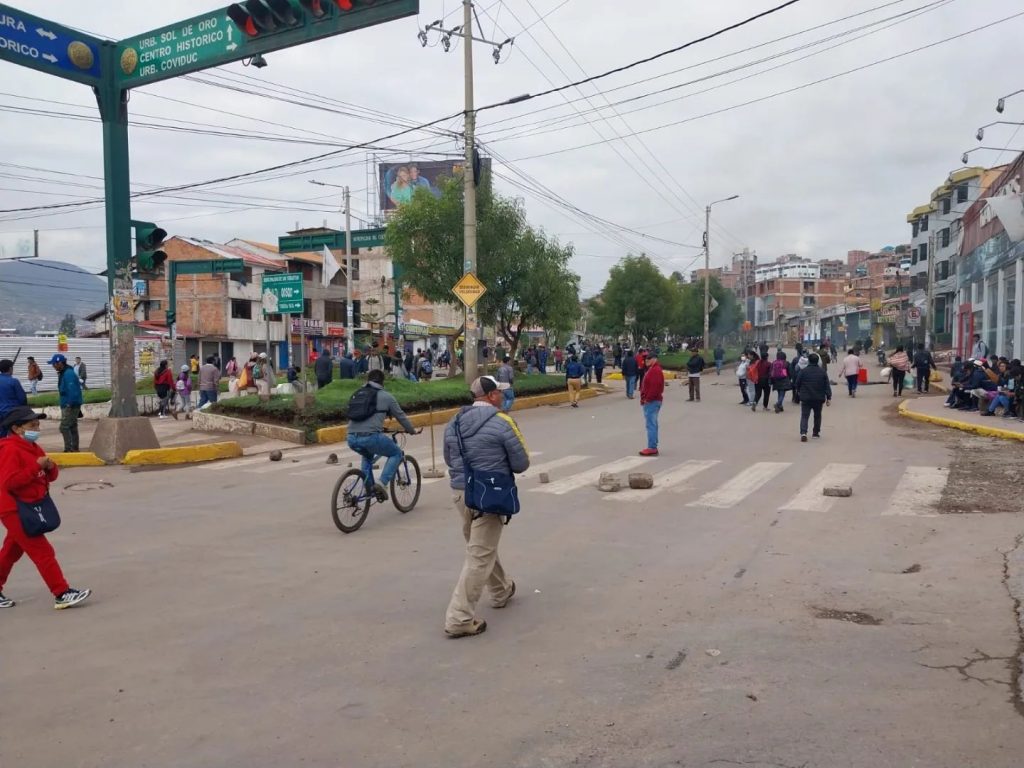 Manifestaciones en Cusco se intensifican por la llegada de pobladores de distintos distritos.