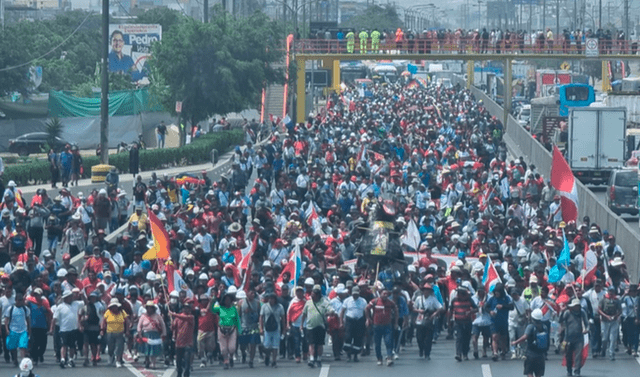 Lima: Más de mil manifestantes marcharon desde Puente Piedra hacia el Cercado