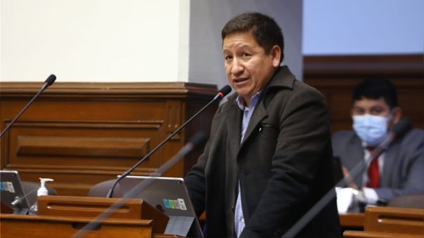 Parlamentario de la bancada de Perú Bicentenario, Guido Bellido Ugarte.