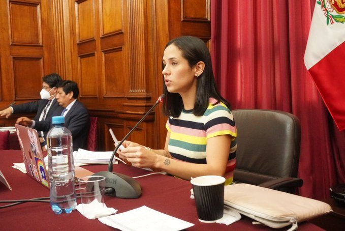 Congresista Sigrid Bazán pide que Dina Boluarte  no se aferre al «poder».