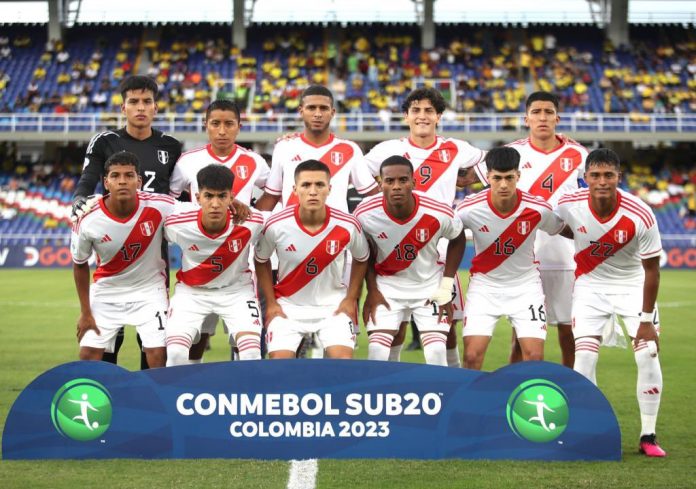 Equipo titular de Perú en el comienzo del Sudamericano SUB-20.