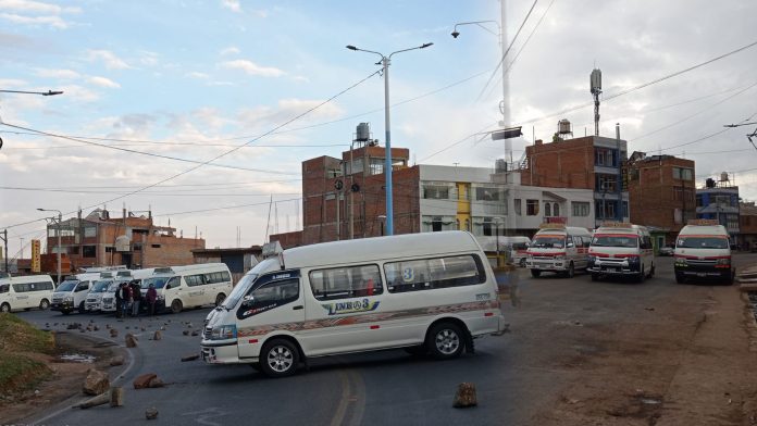 Puno: Transportistas del servicio urbano hoy acatan paro total
