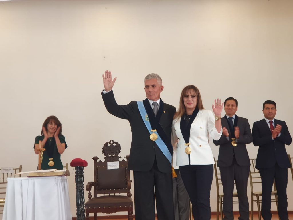 El alcalde electo del distrito de Yanahuara, Sergio Bolliger juramentó esta mañana a su nuevo cargo.