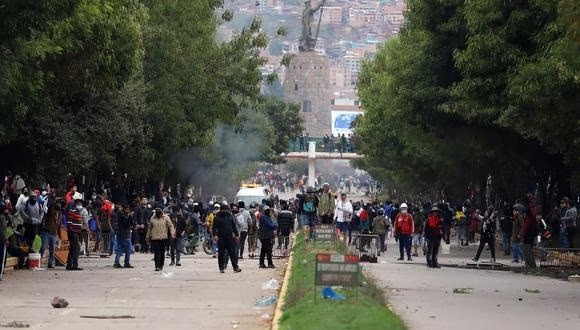 Cusco: Sujetos lanzaron piedras a buses