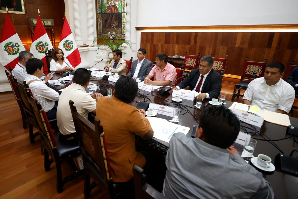 La presidenta Dina Boluarte reunió con alcaldes de la región Ica, Piura, Junín, Huancavelica y Cajamarca.