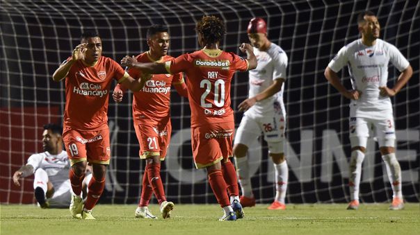 Sport Huancayo venció a Nacional de Paraguay en el último minuto del partido.