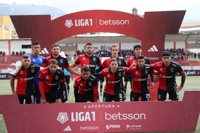 Foto: Jhojan Colorado - Equipo titular de Melgar en Cajamarca durante la novena jornada del Torneo Apertura.