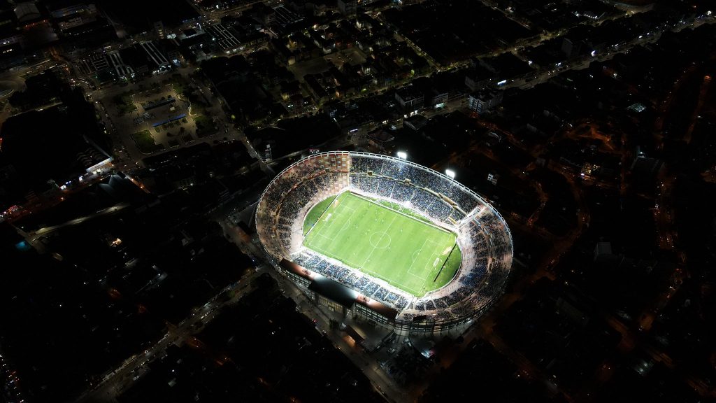 Gran marco de público llegó al estadio Inca Garcilaso de la Vega en el Cusco. 