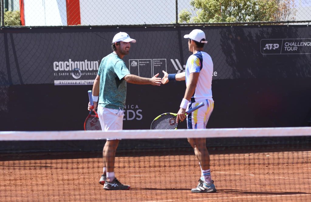 Foto: ATP Challenger - Diego hidalgo y Cristian Domínguez, quienes eliminaron a los hermanos Huertas del Pino en las semifinales del Challenger de Santiago.