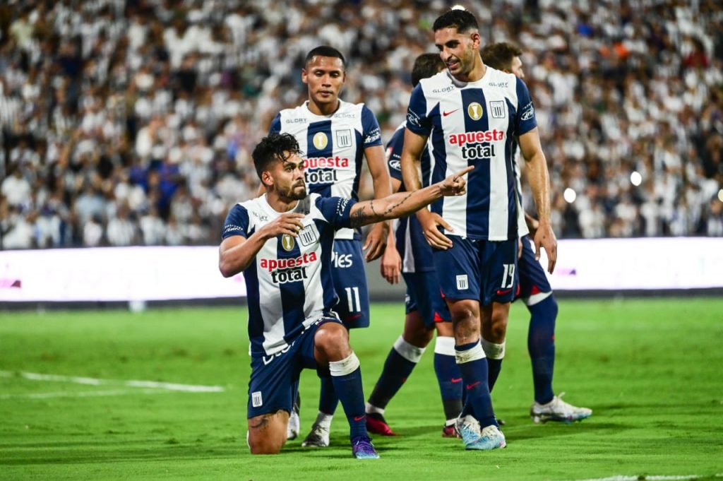 Celebraciones de los jugadores de Alianza Lima tras anotar el gol con el que vencieron a Cusco FC.