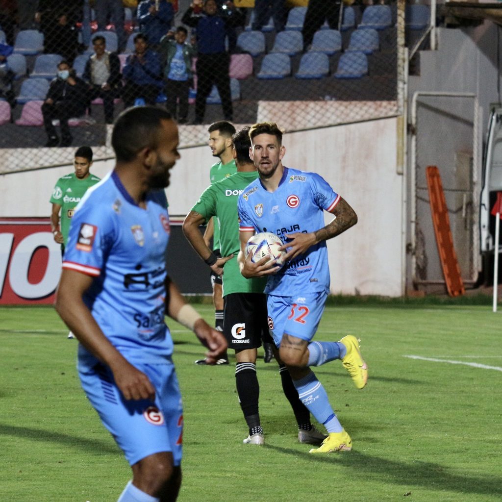 Santiago Giordana anotó 2 goles en esta tarde de fútbol en Cusco.