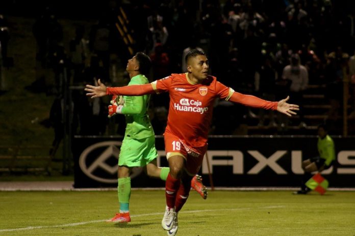 Ronald Huaccha anotó el gol con el que Sport Huancayo venció a Alianza Lima.
